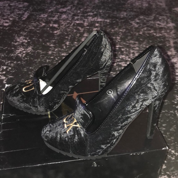 🖤YRU Black Velvet w/gold "FU CK" embroidered heel - Picture 4 of 6